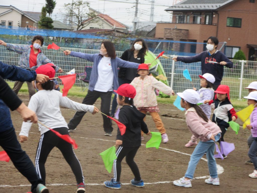 小雨の中で 秋の大運動会 小山市 つぼみキンダーガーデン 元つぼみ幼稚園